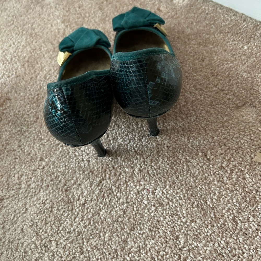 GUESS Turquoise Snake Pattern Heels - Picture 3 of 3